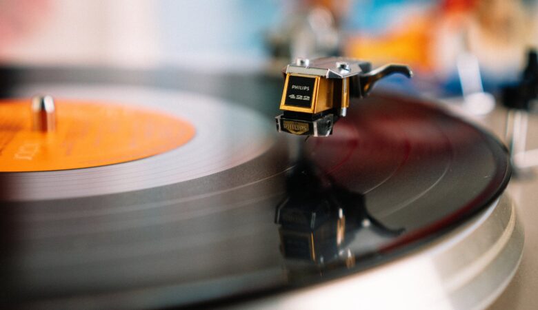 retro turntable playing vinyl disc in living room